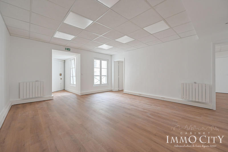 Bureau - 150 m² - 6 pièces