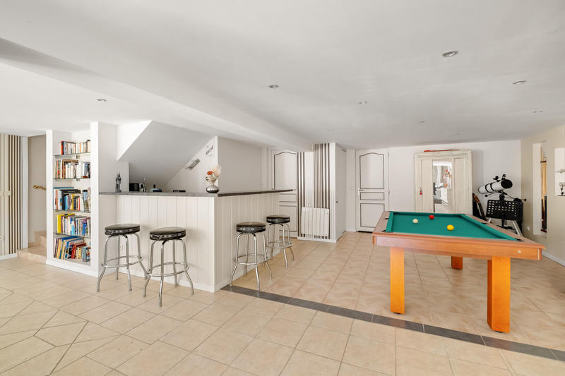 Maison - 215 m² - 6 pièces