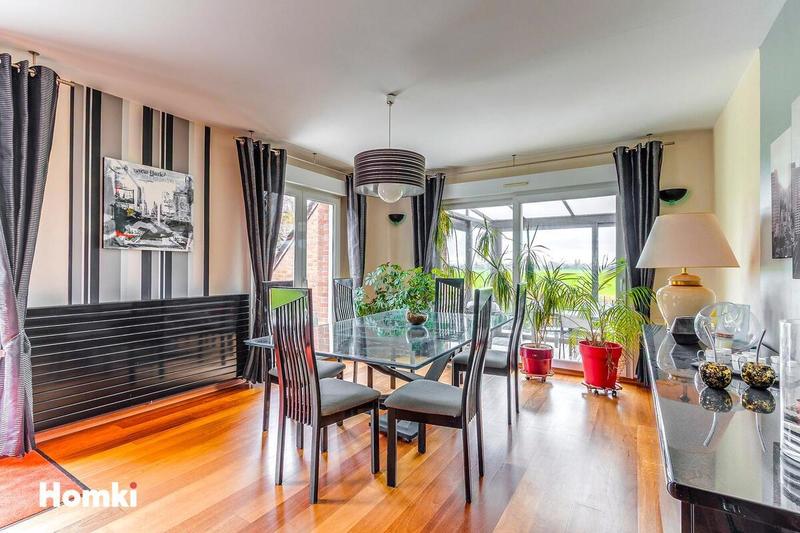 Maison - 210 m² - 8 pièces