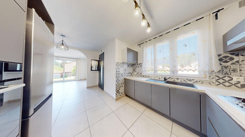 Appartement - 90 m² - 4 pièces