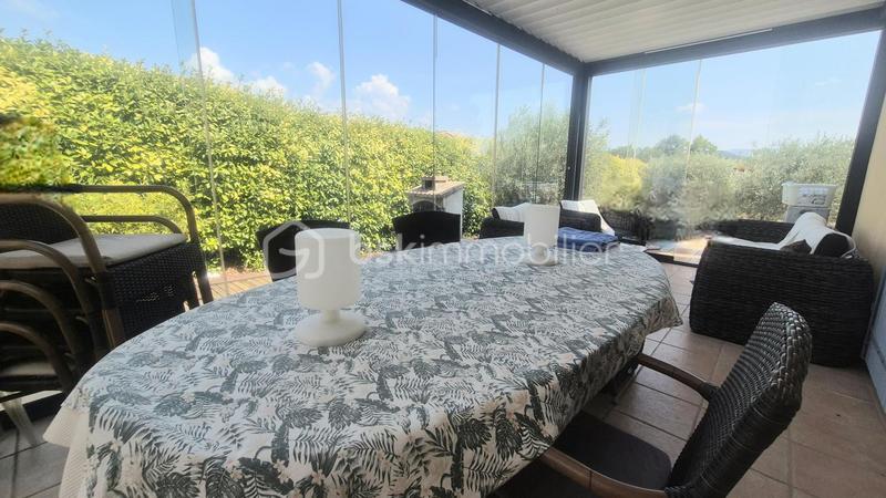 Villa - 252 m² - 9 pièces