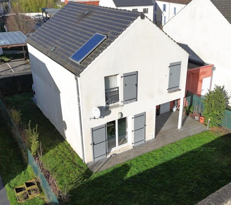 Maison - 92 m² - 5 pièces