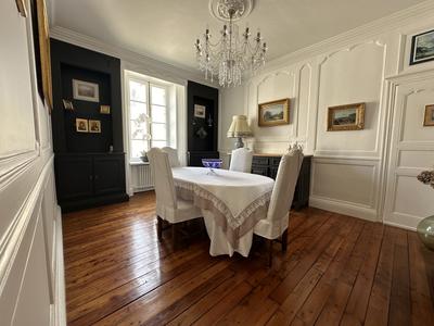 Maison ancienne - 232 m² - 8 pièces