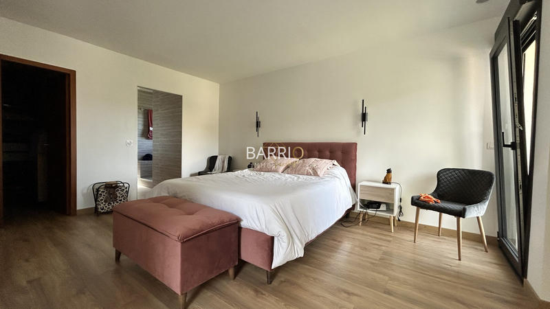 Villa - 240 m² - 6 pièces