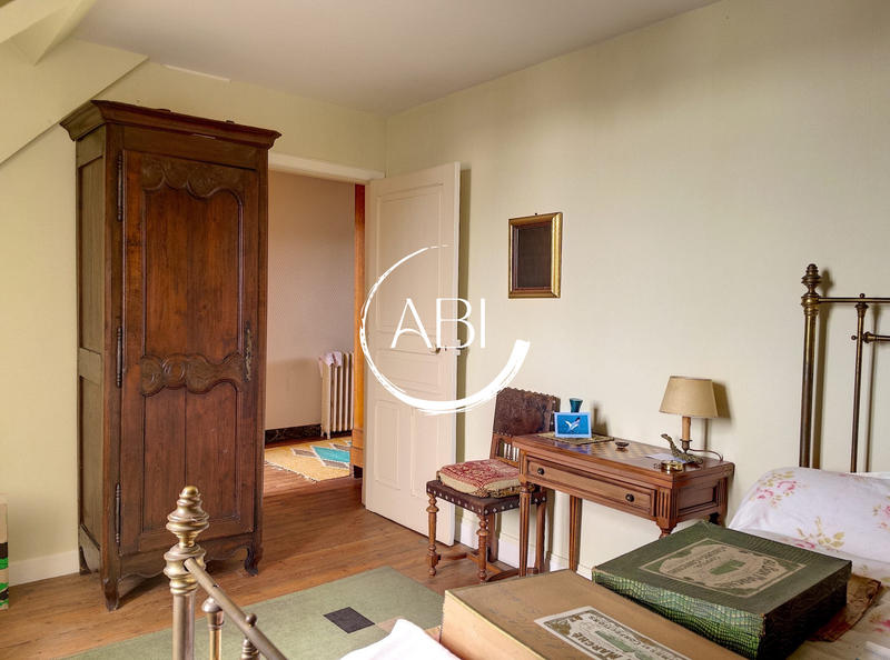 Maison - 220 m² - 9 pièces