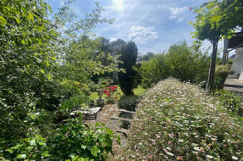 Propriété - 240 m² - 11 pièces