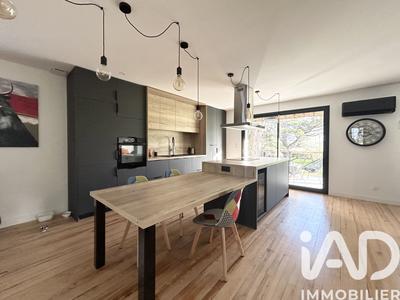 Maison - 210 m² - 6 pièces