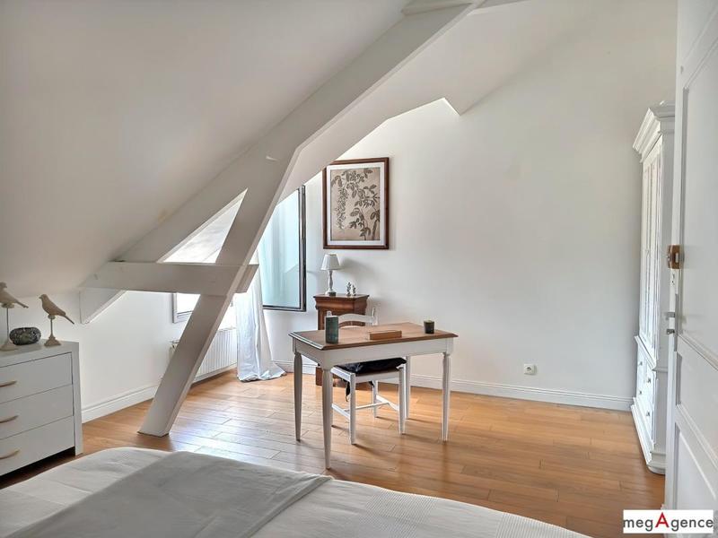 Maison - 224 m² - 8 pièces