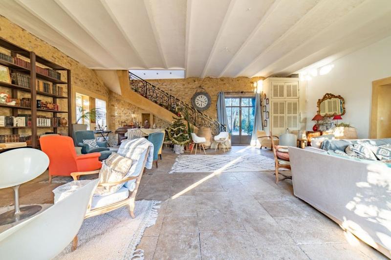 Maison - 480 m² - 13 pièces