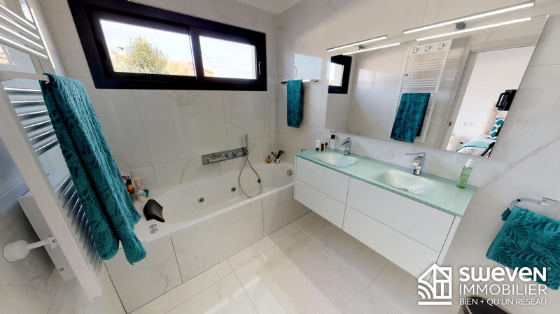 Villa - 250 m² - 7 pièces