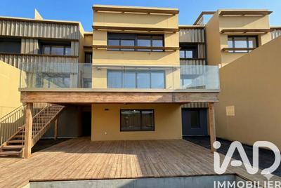 Maison - 240 m² - 5 pièces