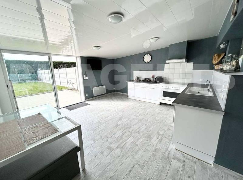 Maison jumelée - 254 m² - 9 pièces