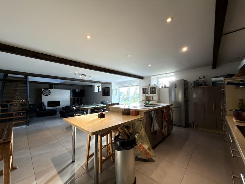 Maison - 261 m² - 8 pièces