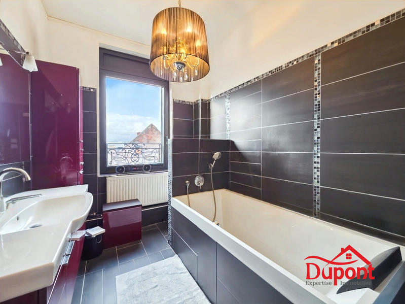 Maison - 344 m² - 11 pièces