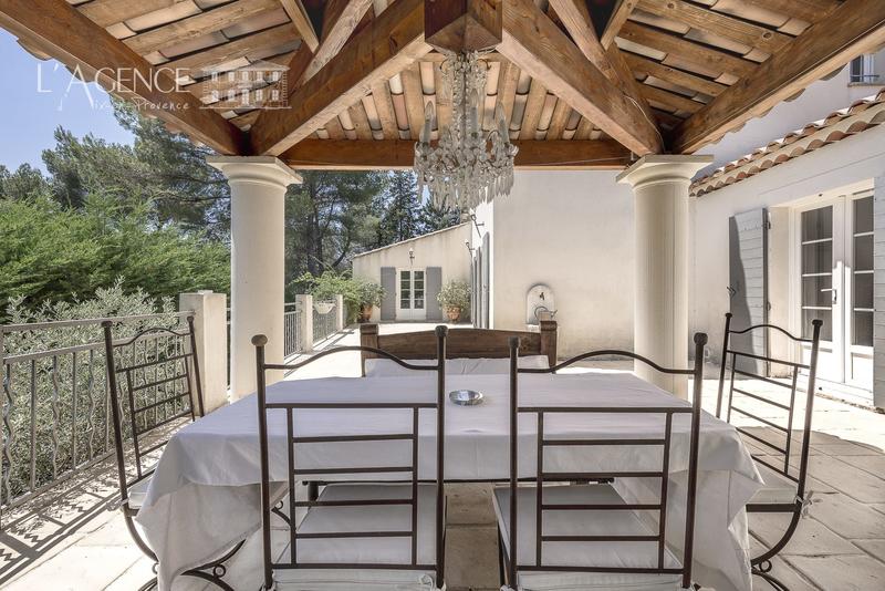 Maison - 260 m² - 8 pièces