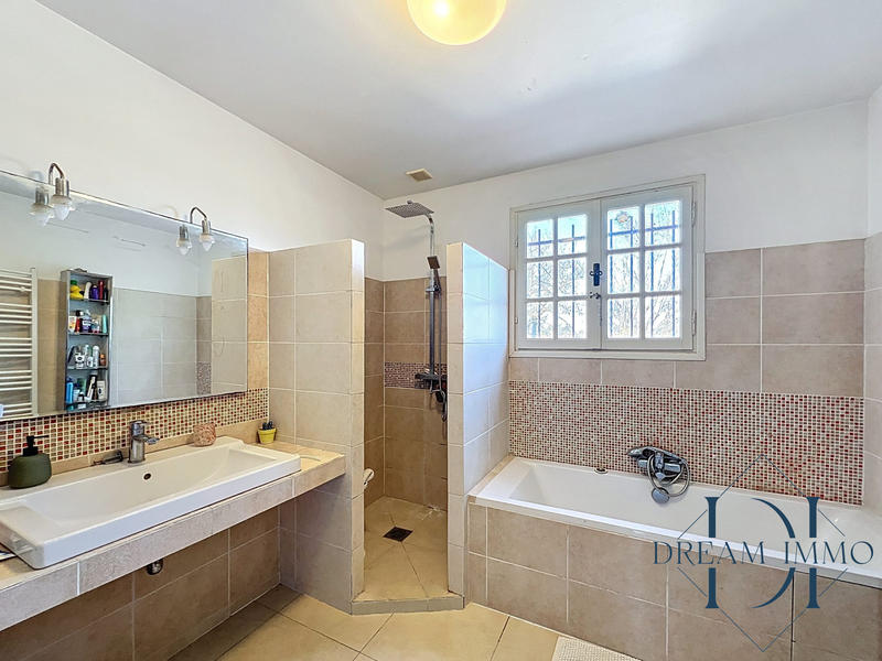 Mas - 405 m² - 17 pièces