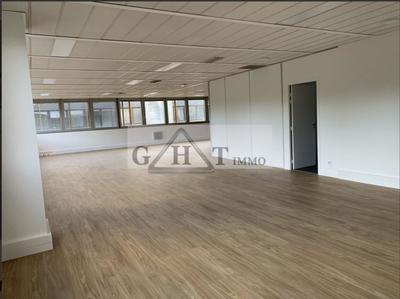 Entrepôt - 819 m²