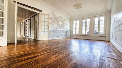 Appartement - 121 m² - 7 pièces