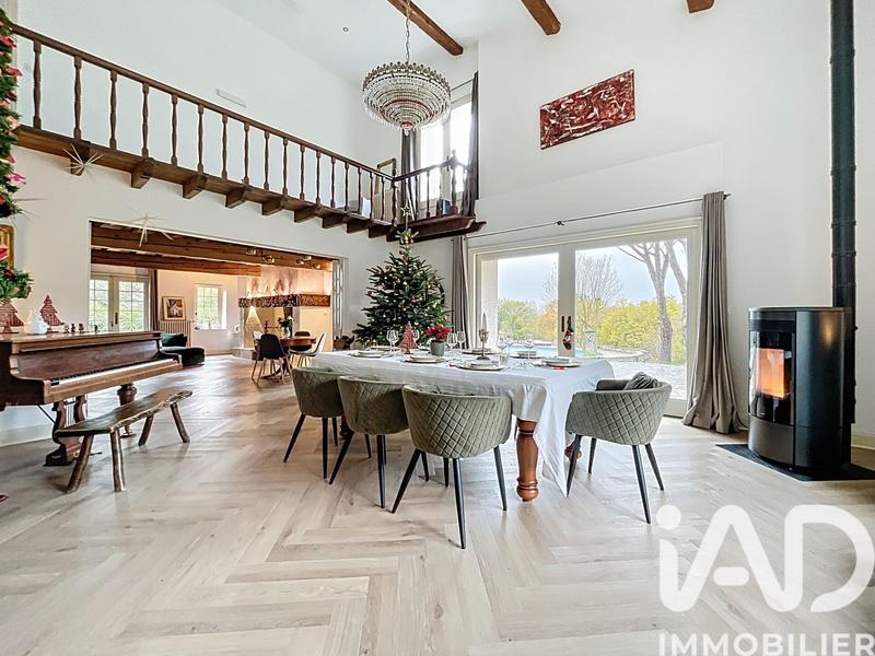 Maison - 369 m² - 11 pièces