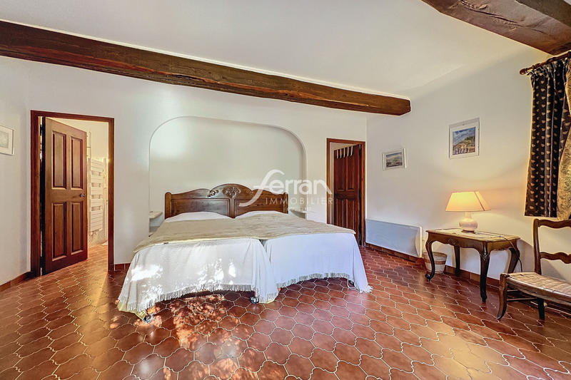 Propriété - 400 m² - 9 pièces