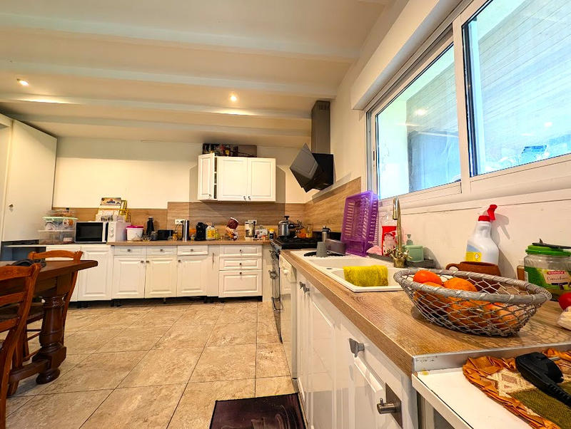 Maison - 180 m² - 9 pièces