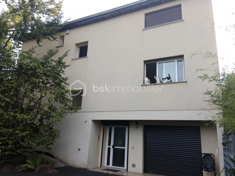 Maison - 229 m² - 6 pièces