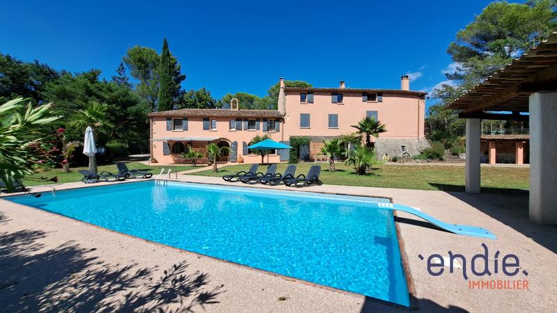 Maison - 450 m² - 15 pièces