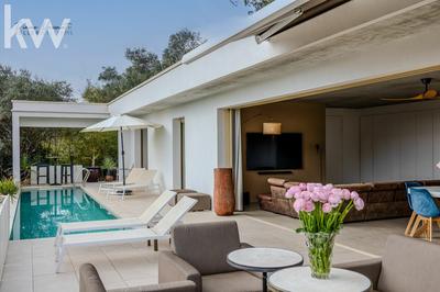 Maison contemporaine - 239 m² - 8 pièces