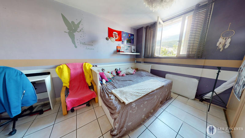 Appartement - 80 m² - 5 pièces