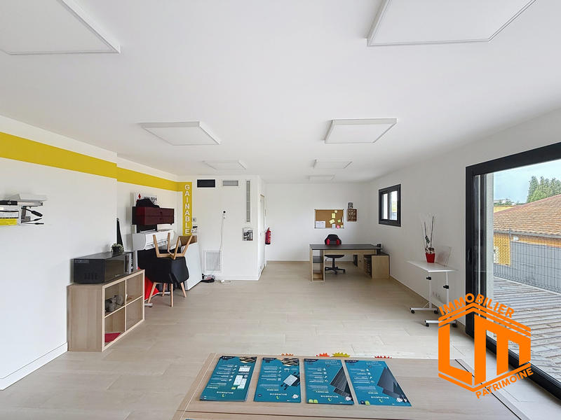 Appartement - 84 m² - 2 pièces