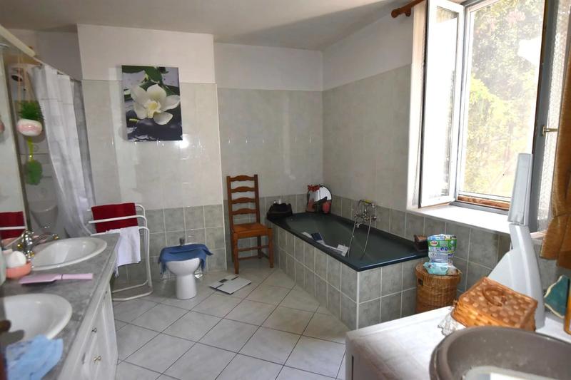 Maison - 200 m² - 7 pièces