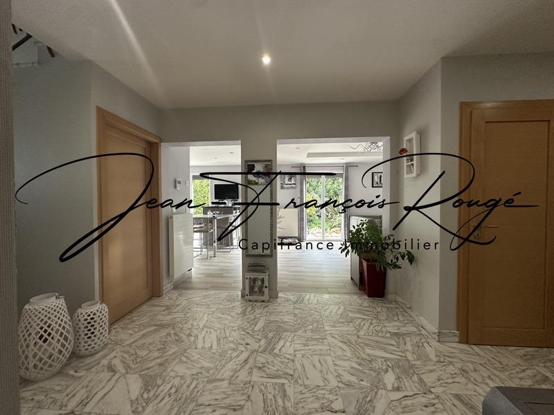 Maison - 210 m² - 9 pièces