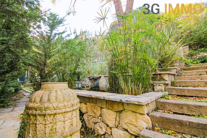 Villa - 267 m² - 10 pièces