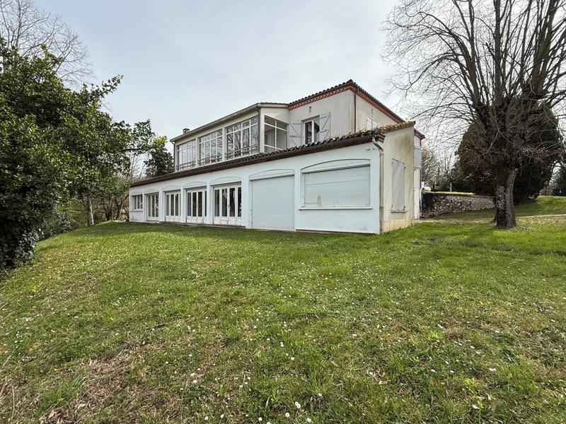 Maison - 550 m² - 20 pièces