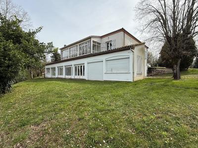 Maison - 550 m² - 20 pièces