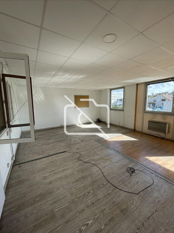 Entrepôt - 1 664 m²