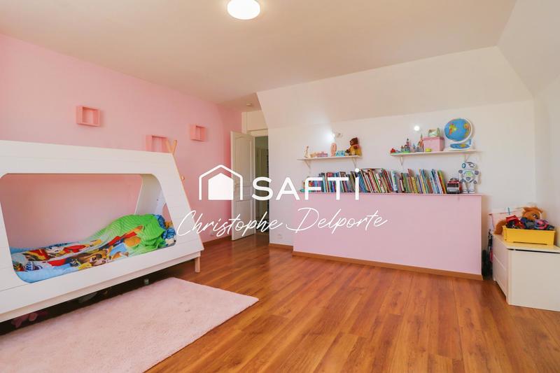 Maison - 220 m² - 7 pièces