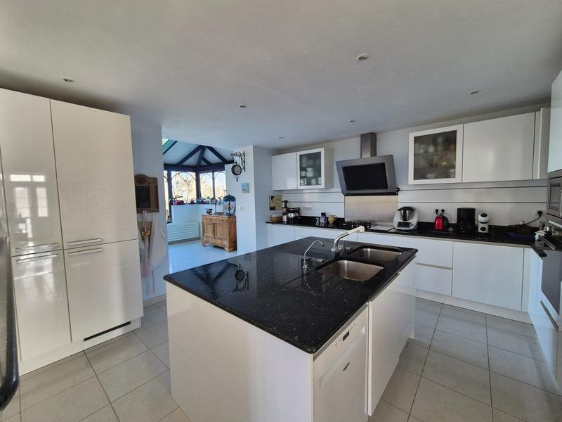 Maison - 303 m² - 11 pièces