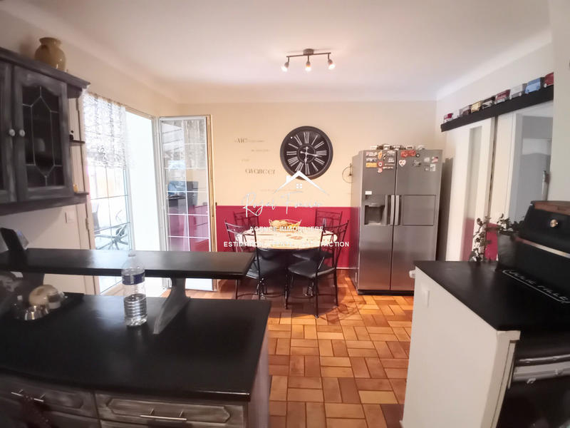 Maison traditionnelle - 296 m² - 12 pièces