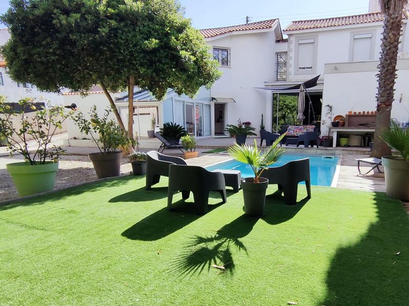 Maison traditionnelle - 187 m² - 6 pièces