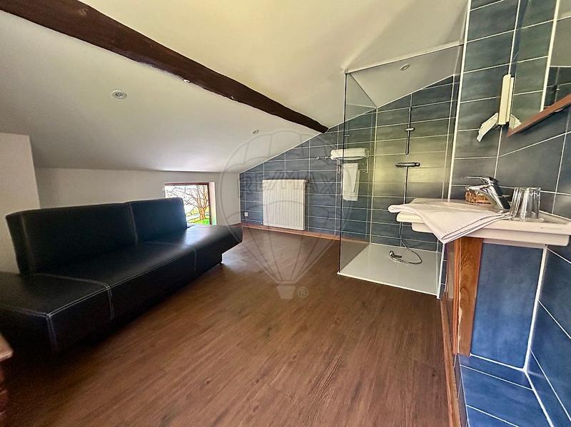 Hôtellerie / Restauration - 1 300 m² - 17 pièces