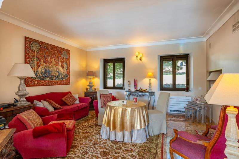 Villa - 300 m² - 8 pièces