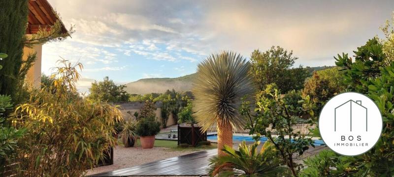 Villa - 296 m² - 6 pièces