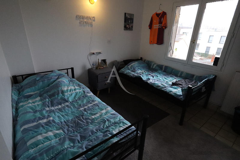 Maison - 237 m² - 11 pièces