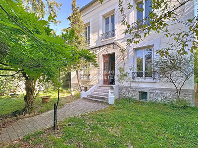 Maison - 147 m² - 9 pièces