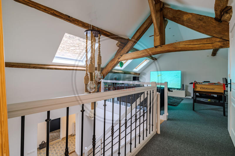 Maison - 351 m² - 13 pièces