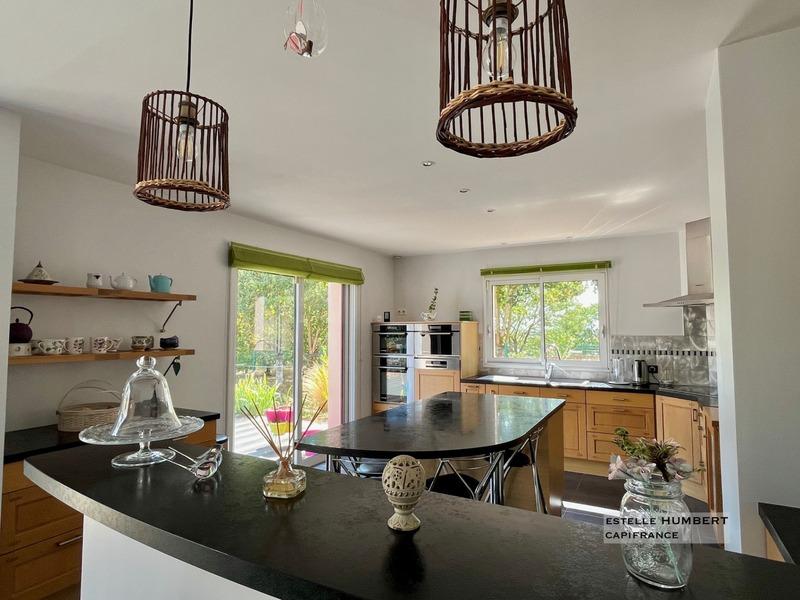 Maison - 223 m² - 8 pièces