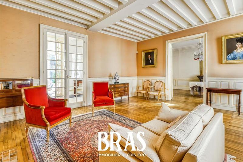 Hôtel particulier - 220 m² - 6 pièces