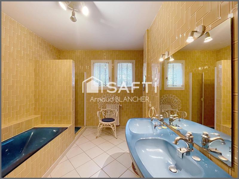 Maison - 288 m² - 10 pièces