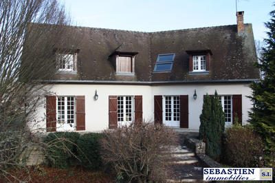 Maison traditionnelle - 239 m² - 11 pièces